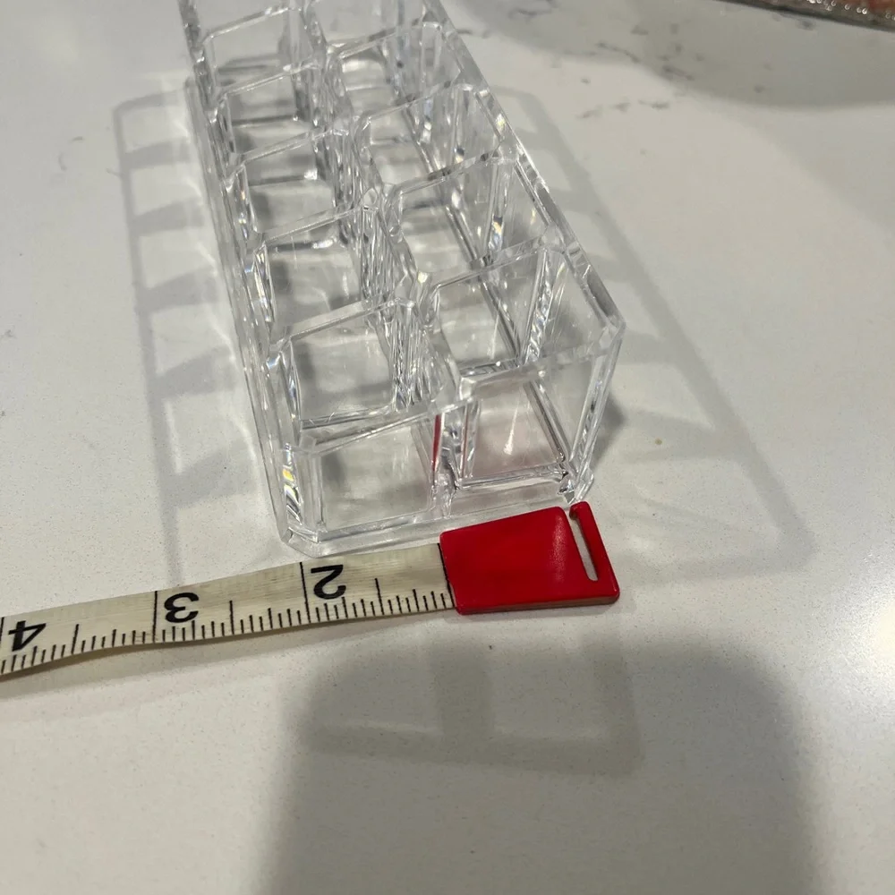 Clear Lip Organizer! - Picture 7 of 9